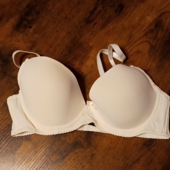 NWOT 34C Girly & Feminine white Padded Underwire Slight Push Up Bra - Picture 1 of 9